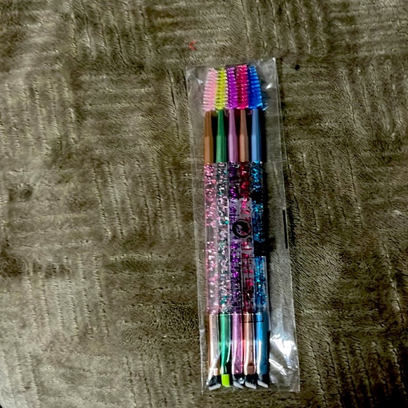 Beautiful eye brow make up glitter brushes - Picture 1 of 4